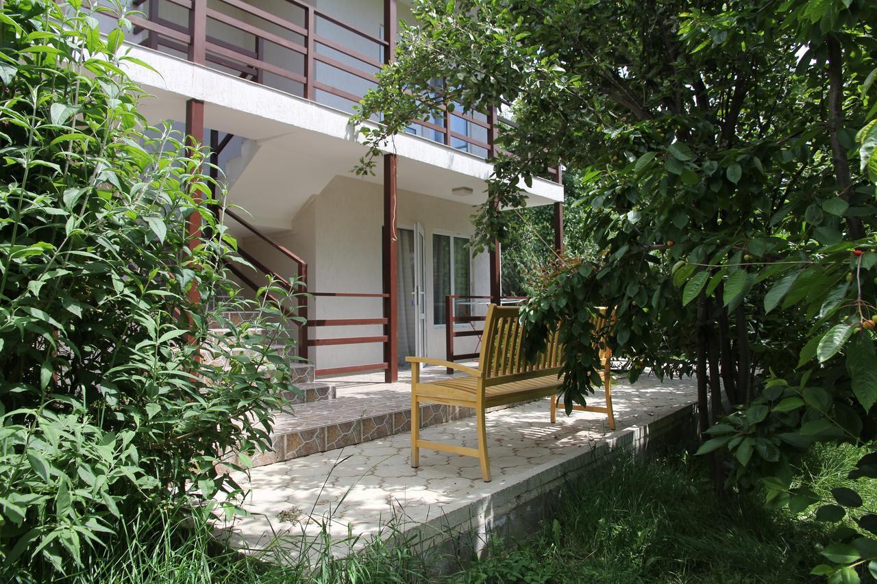 Guest House Leto Dolinka Exterior foto